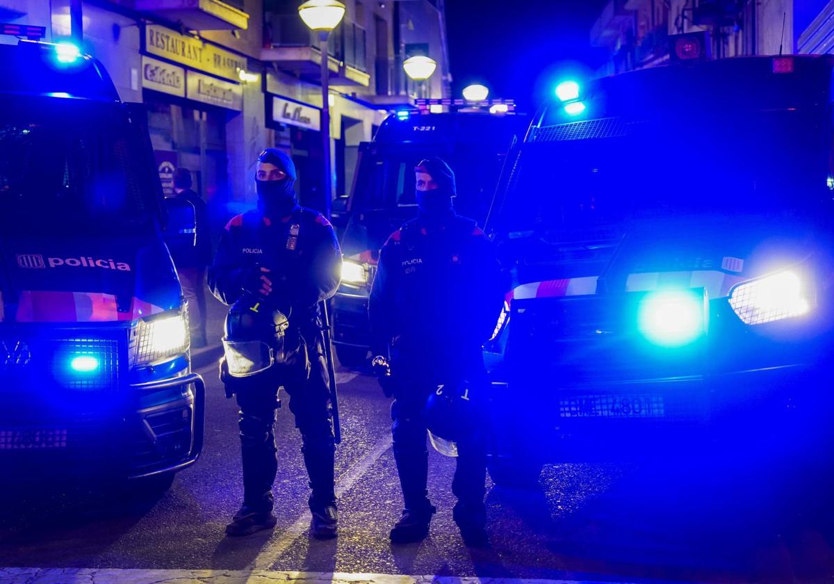 Los disturbios de Salt se extienden a Mataró: seis detenidos en una semana y 30 contenedores quemados
