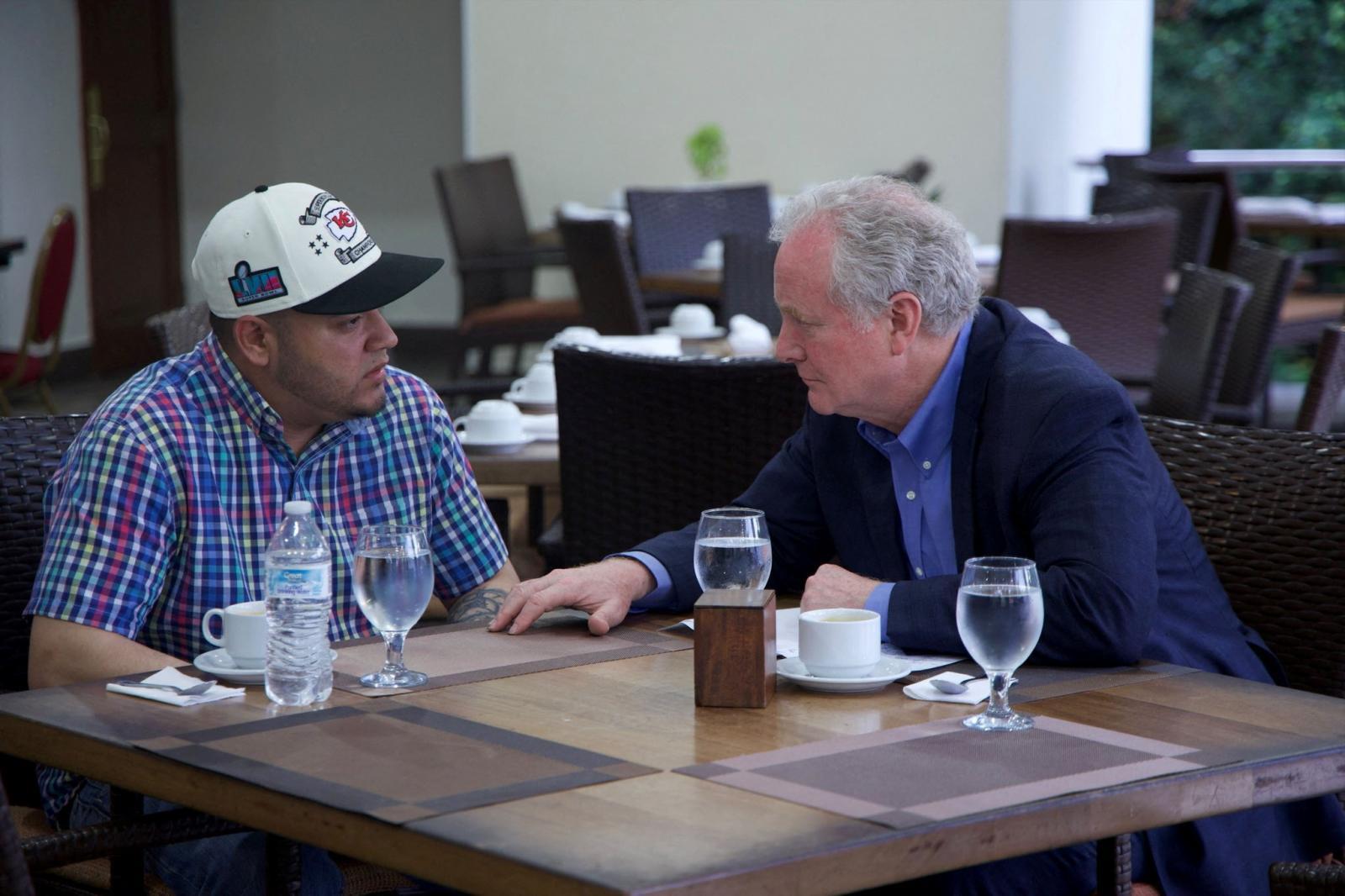 Kilmar Abrego y el demócrata Chris van Hollen.