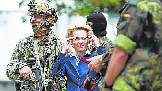 Europa encara la guerra arancelaria y su rearme en un momento de debilidad interna