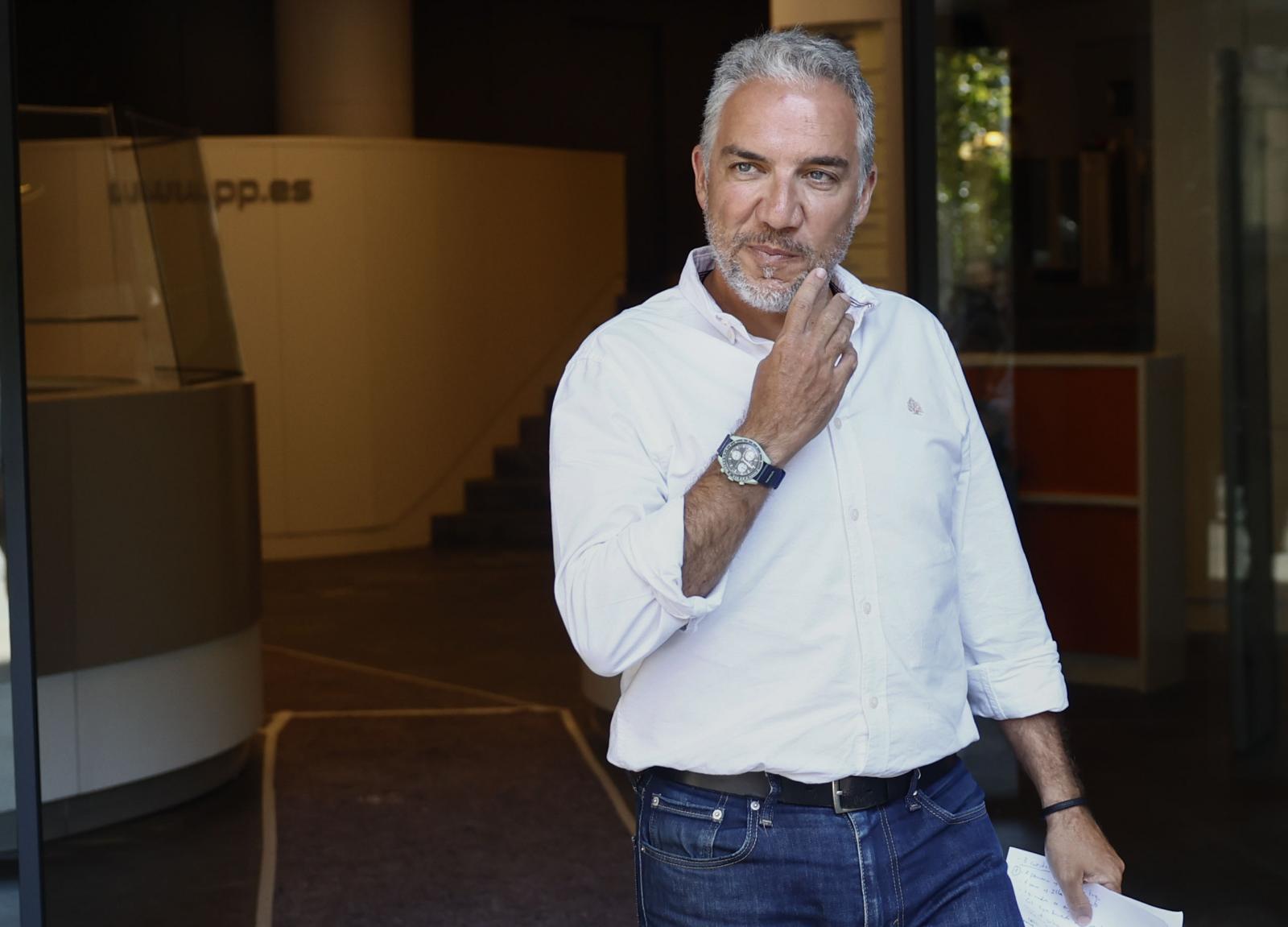 El PP se jacta un año después del retiro de Sánchez de la imputación de su mujer y de su hermano por once delitos