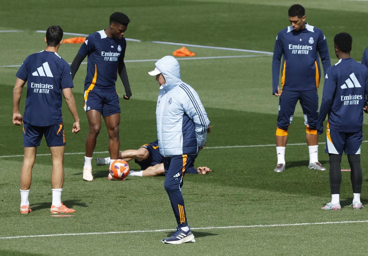 Ancelotti supervisa el último entrenamiento del Real Madrid antes del partido ante el Athletic.