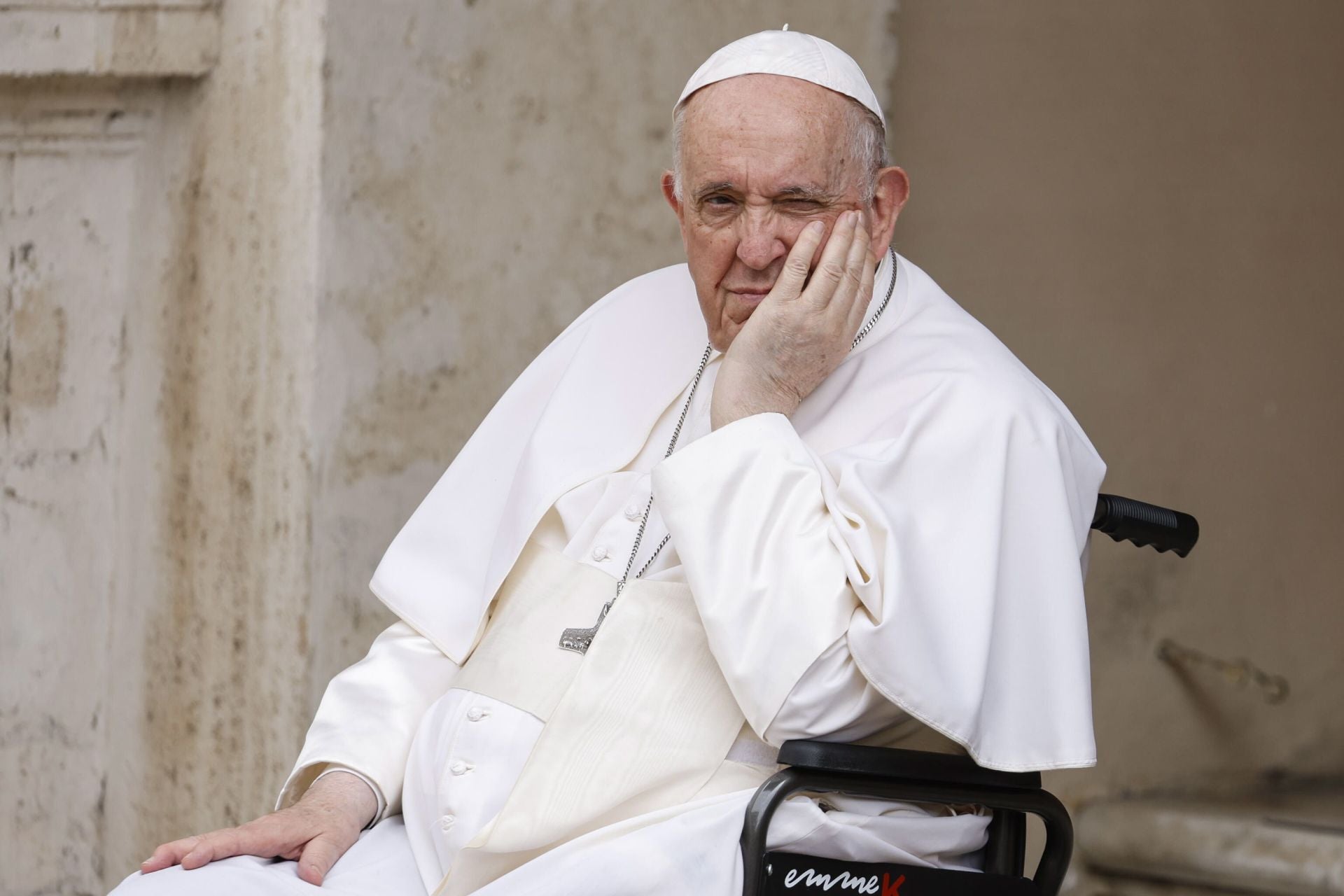 El papa Francisco asiste este sábado a un encuentro con unos 160 niños, muchos de ellos con discapacidades físicas, visuales y cognitivas, de la escuela Sant'Alessio - Margherita di Savoia de Roma, así como con algunos refugiados ucranianos, en la Ciudad del Vaticano.