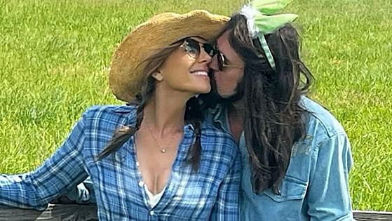Elizabeth Hurley y Billy Ray Cyrus, romance sorpresa de la primavera