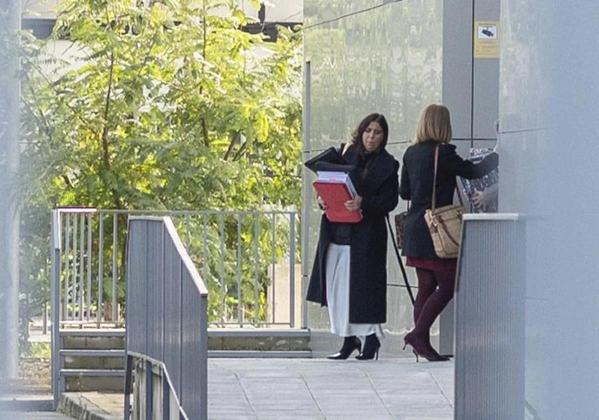 La jueza cita a declarar a la mujer que perdió la plaza frente al hermano de Sánchez