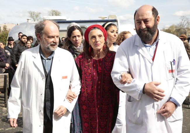 Ángela Molina entre Denis Podalydès y Kad Merad' en 'El último suspiro'.