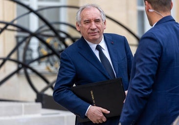 Patadas, puñetazos, tirones de pelo... El maltrato denunciado por la hija del primer ministro francés en un prestigioso colegio católico