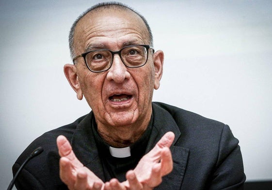 Juan José Omellá es uno de los cardenales españoles que podrá elegir al nuevo Papa.