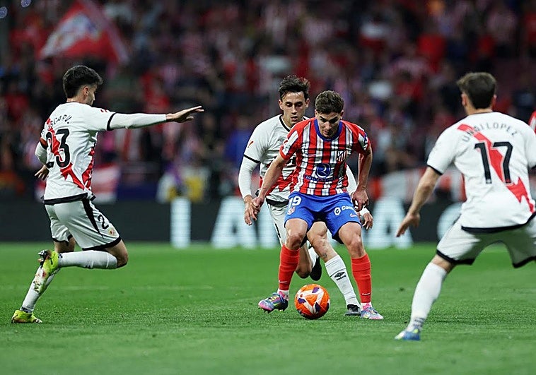 El Atlético disfruta de una noche cómoda ante el Rayo