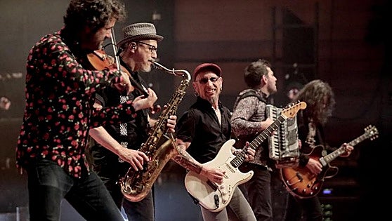 Fito y Fitipaldis vuelve a los escenarios con un nuevo disco