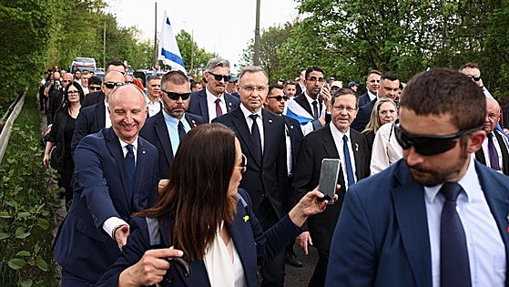 Polonia e Israel se comprometen a mantener viva la memoria del Holocausto y combatir el antisemitismo