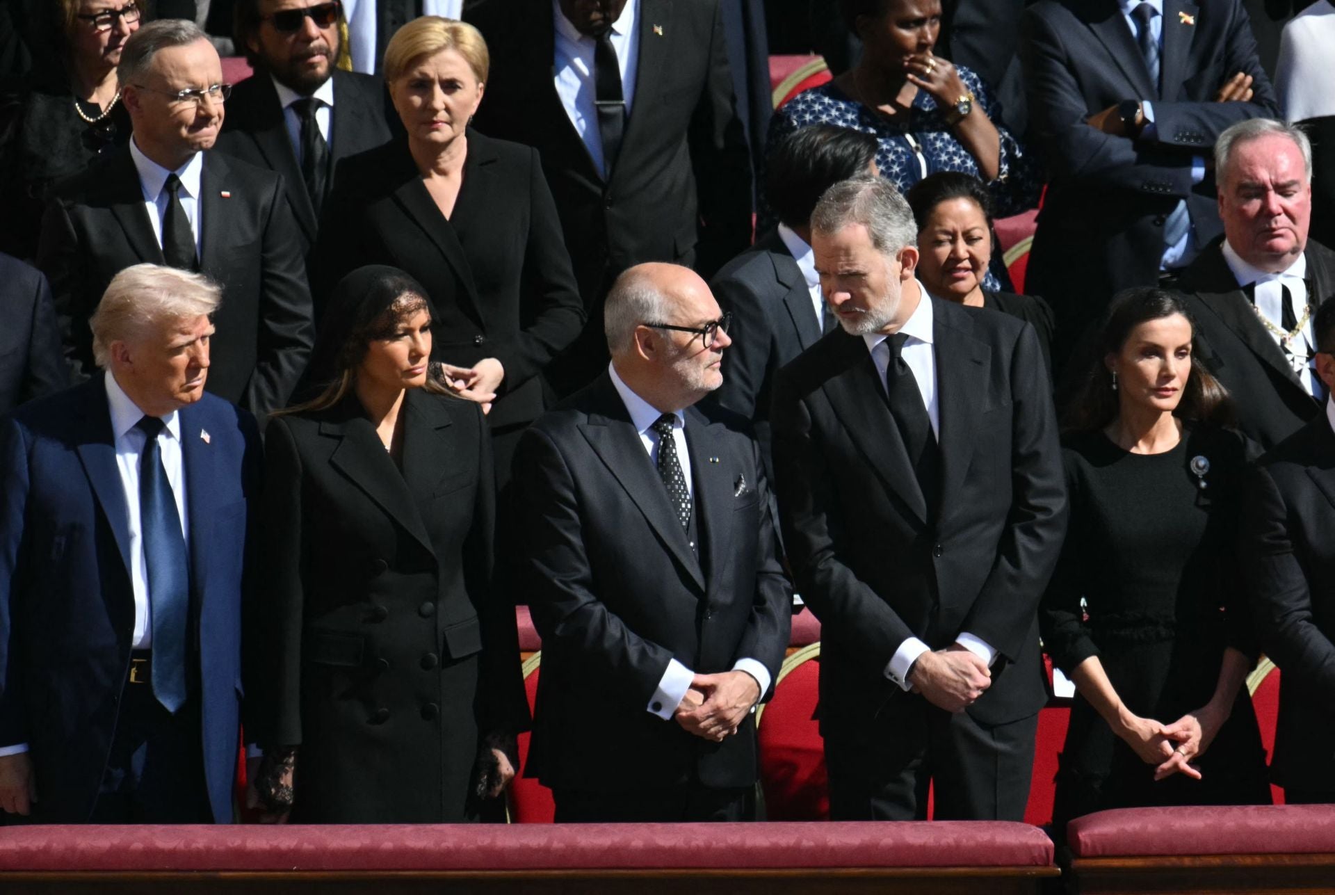 El presidente de Estados Unidos Donald Trump, junto a Melania, el presidente de Estonia Alar Karis y los Reyes Felipe y Letizia