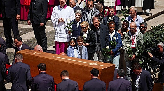 Último adiós al Papa Francisco de los más desfavorecidos
