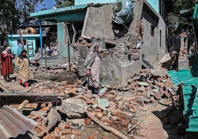 Una de las viviendas de los supuestos terroristas destruidas por India.