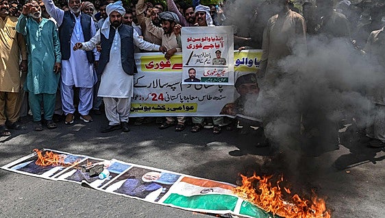 India y Pakistán intercambian disparos en la frontera