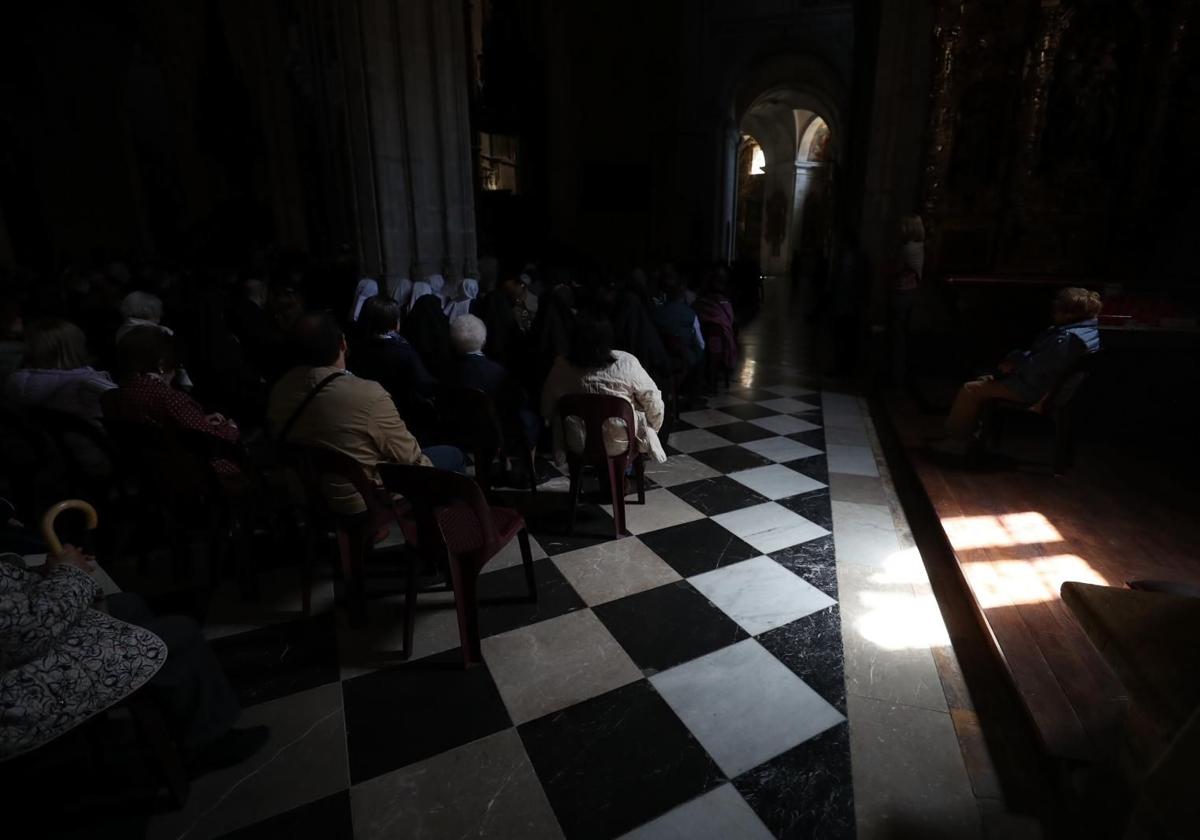 La catedral de Oviedo, también a oscuras por el apagón