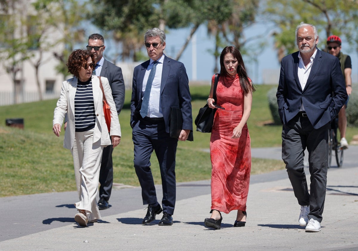 La oposición apunta contra el apagón informativo tras las seis horas sin comparecer de Sánchez
