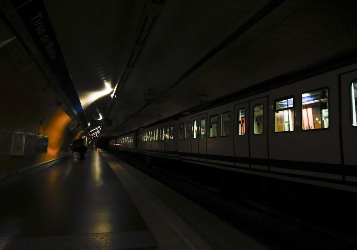 Estación de metro de Madrid, a oscuras