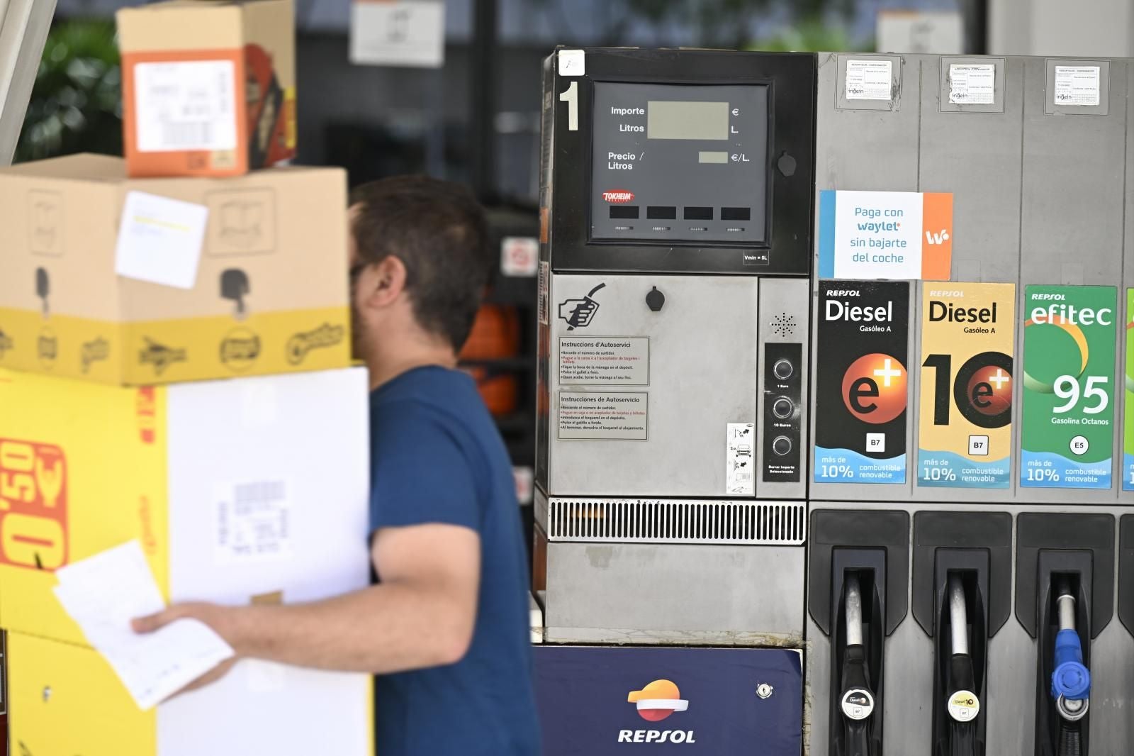 Los surtidores de gasolina también se encuentran fuera de servicio