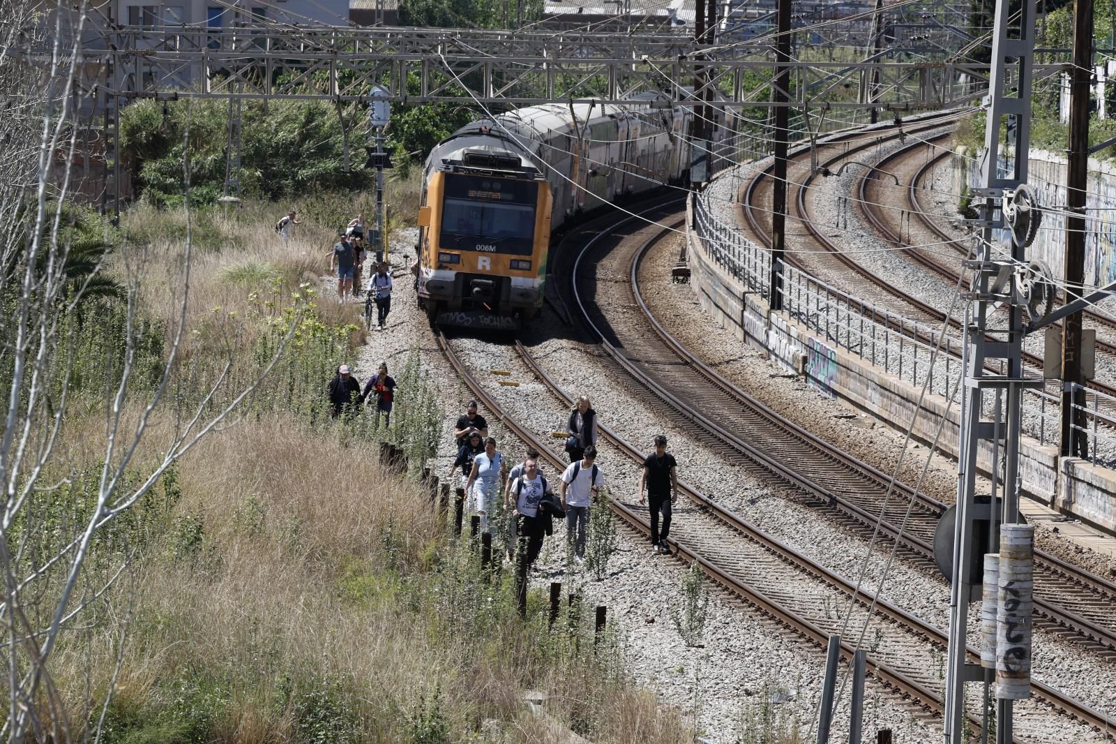 Viajeros evacuados en Barcelona tras el corte del suministro eléctrico