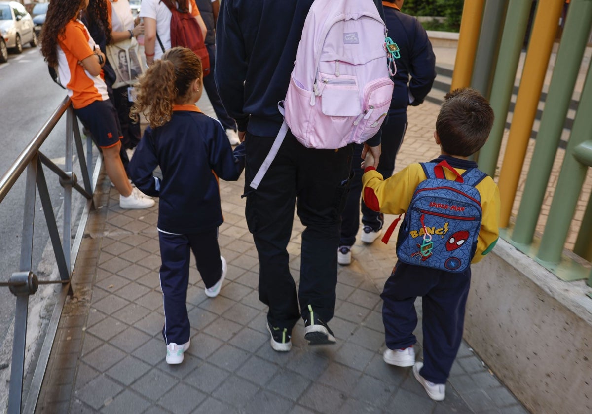 La mayoría de los colegios abren sus puertas, pero no dan clase