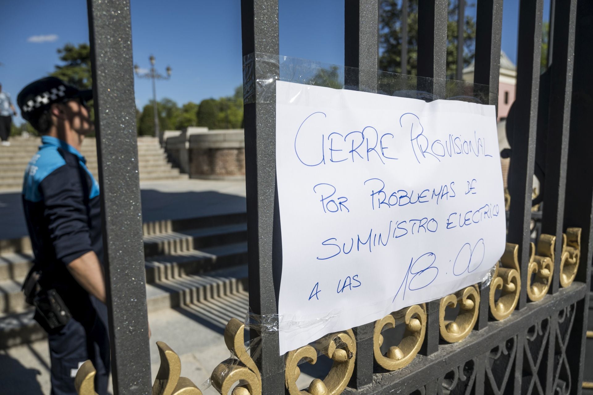 El madrileño Parque de El Reito permanceió cerrado buena parte del lunes. .