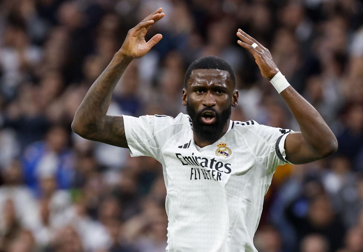 Rüdiger, operado de la rodilla izquierda, estará entre seis y ocho semanas de baja