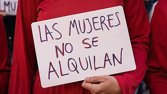 El Gobierno regula la inscripción de los bebés por gestación subrogada