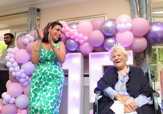 Ethel Caterham, durante su fiesta de cumpleaños.