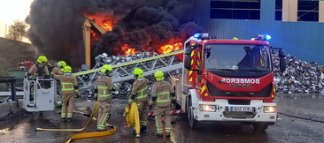 Un muerto y cuatro intoxicados en un incendio en un piso de Zaragoza