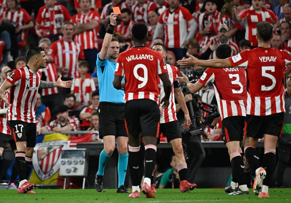 Vivian's red card marked the match at San Mamés.