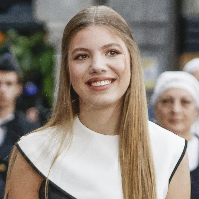 La infanta Sofía comienza su escalada en Casa Real: el rey Felipe le concede la Gran Cruz de la Orden de Isabel la Católica