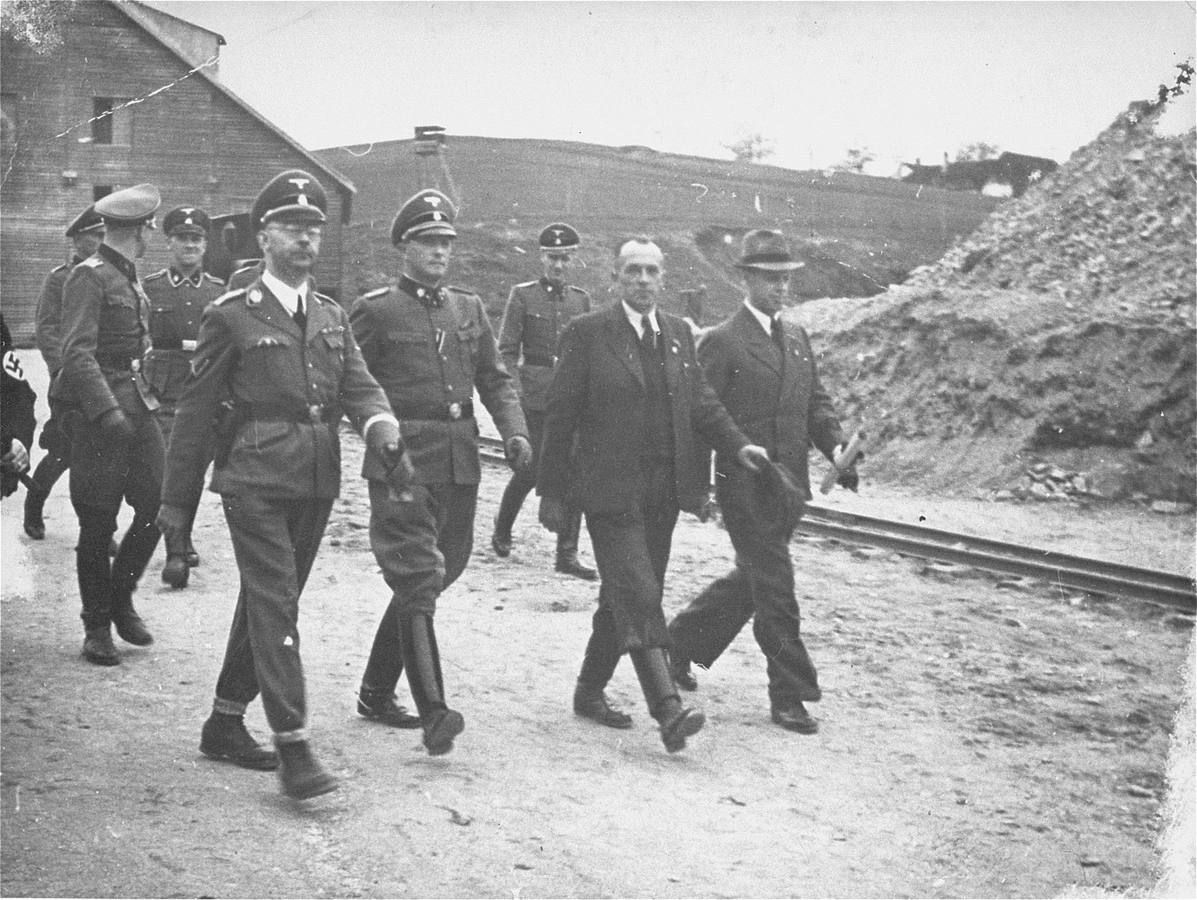 Jerarcas nazis visitan el campo.Fotografía de la colección del Museo Memorial del Holocausto.