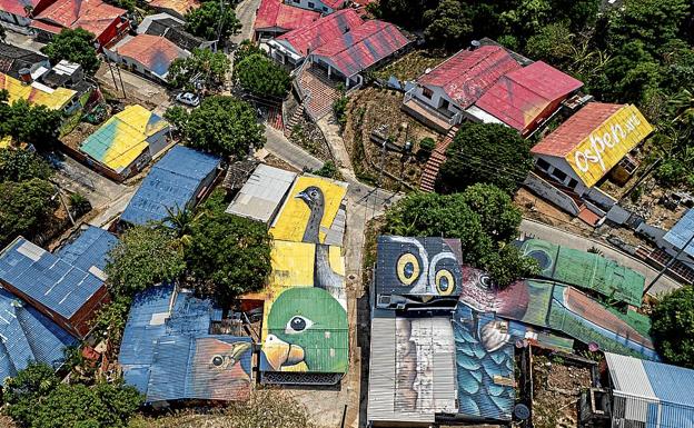Vista desde el aire de los coloridos tejados de Usiacurí.