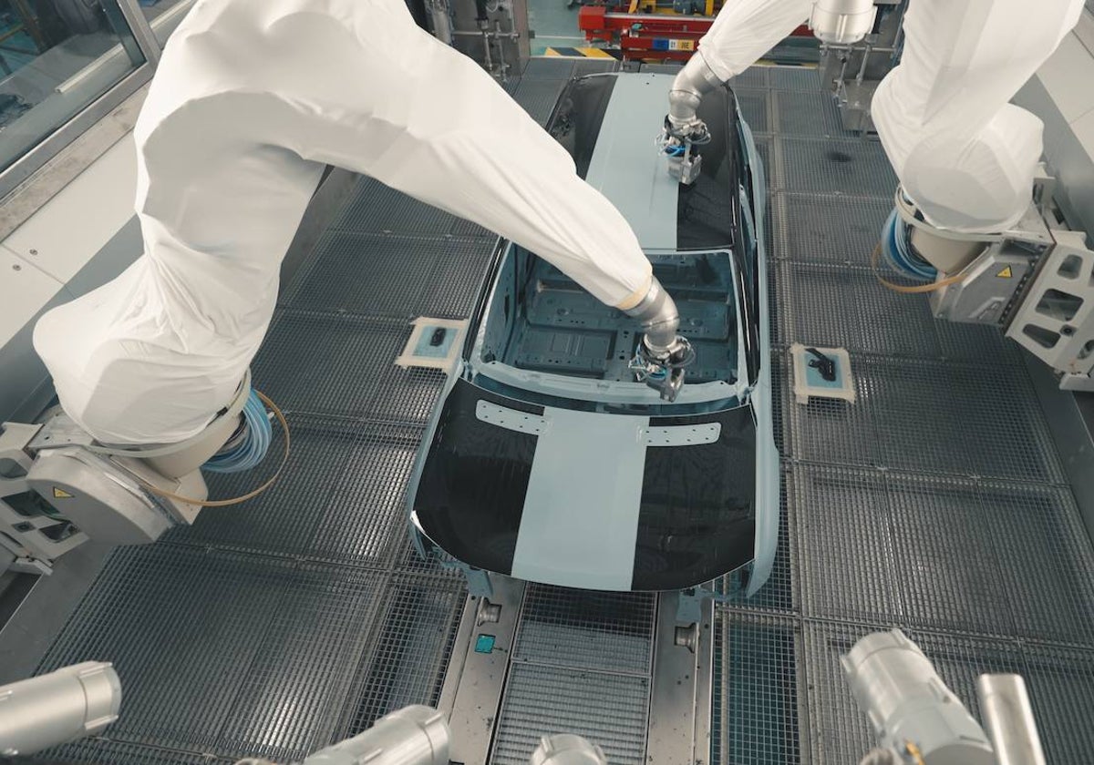 The Return of a Legendary Renault Model with Innovative Paint Technology