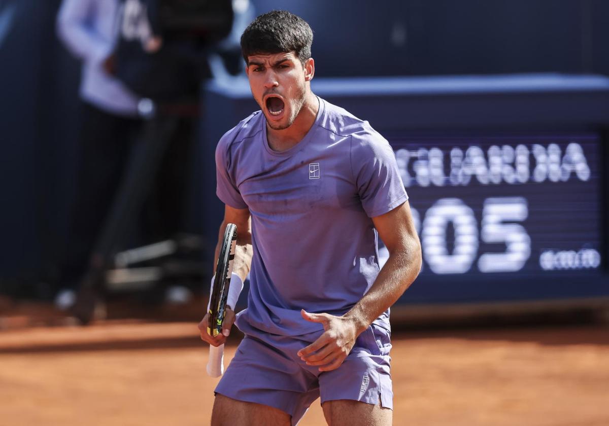 Carlos Alcaraz during the Conde de Godó final.