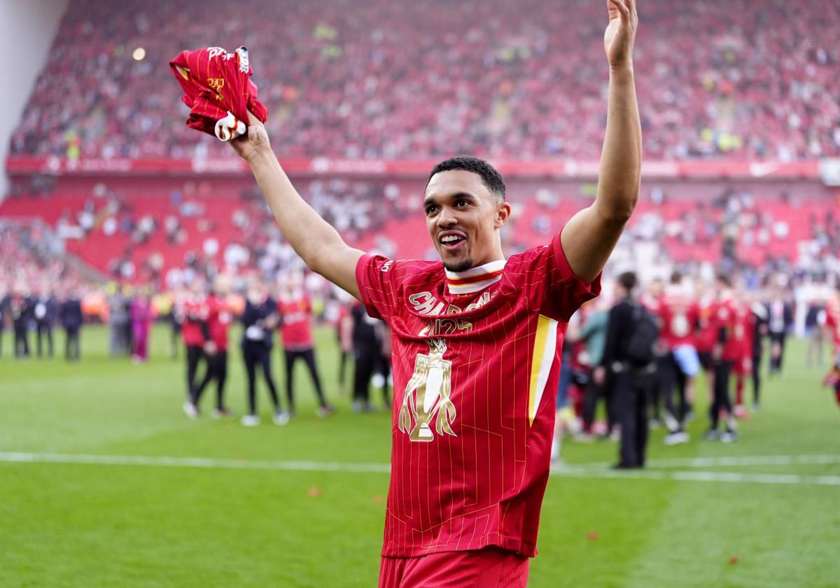 Trent Alexander-Arnold celebrates the Premier League title won with Liverpool.