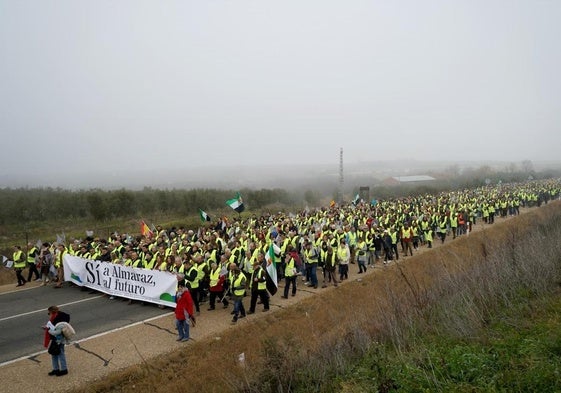 Manifestación contra el cierre de la central nuclear de Almaraz, en Cáceres.
