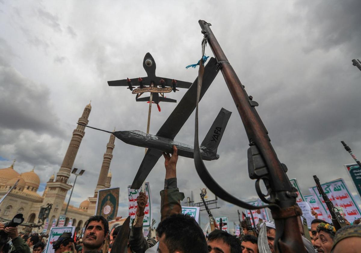 Yemeníes se manifiestan en Saná contra la ofensiva israelí en Gaza.