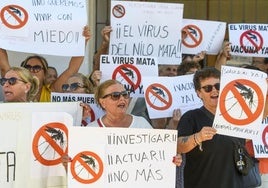 Manifestación de ciudadanos por el virus del Nilo.