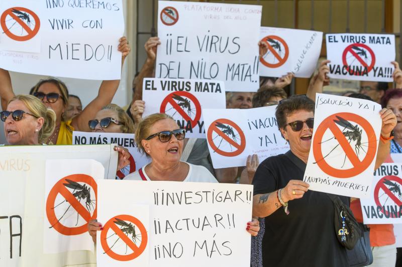 Manifestación de ciudadanos por el virus del Nilo.