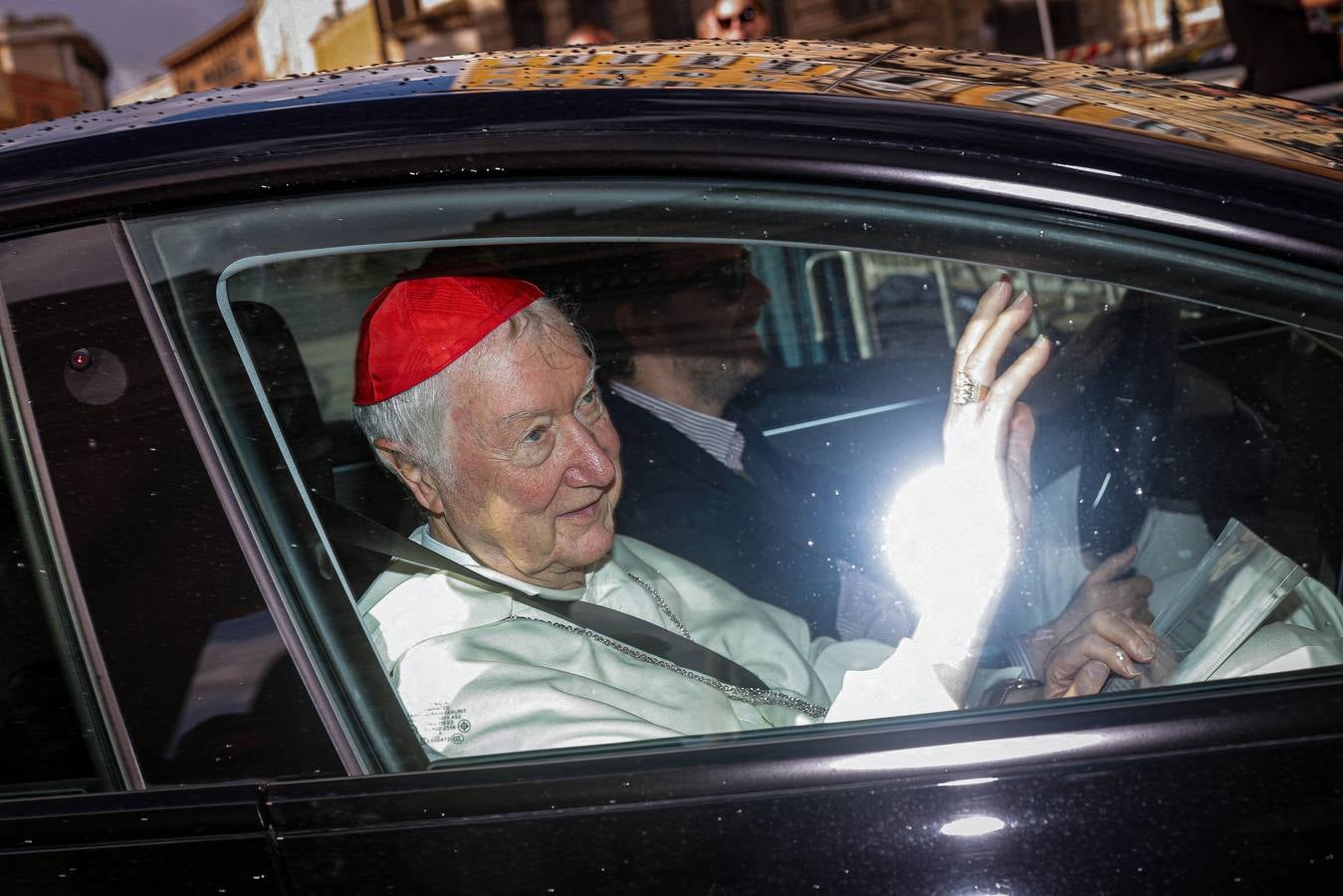 Los cardenales ultiman sus reuniones antes de encerrarse mañana en el cónclave