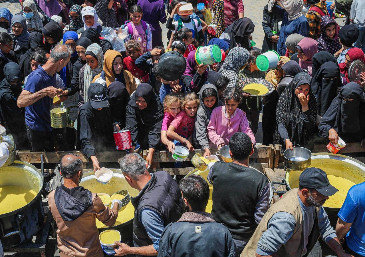 Las dramáticas imágenes de los palestinos a la espera de alimento