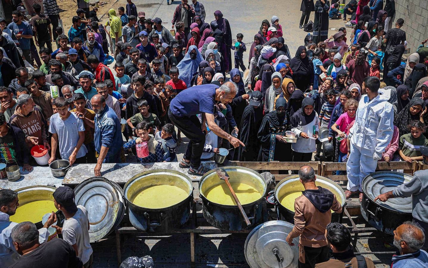 Las dramáticas imágenes de los palestinos a la espera de alimento