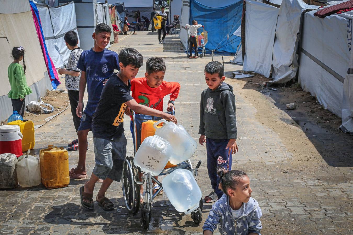 Las dramáticas imágenes de los palestinos a la espera de alimento