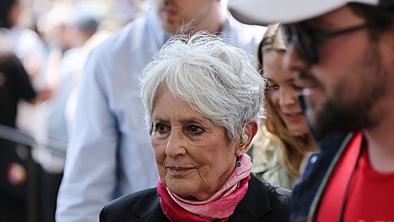 Joan Baez cambia de compás y abraza el verso