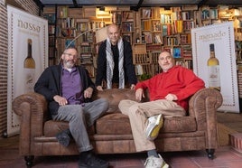 Alberto García, Jesús Cifuentes y Goyo Yeves, en una sala de Bodegas Menade en La Seca, donde han presentado la gira