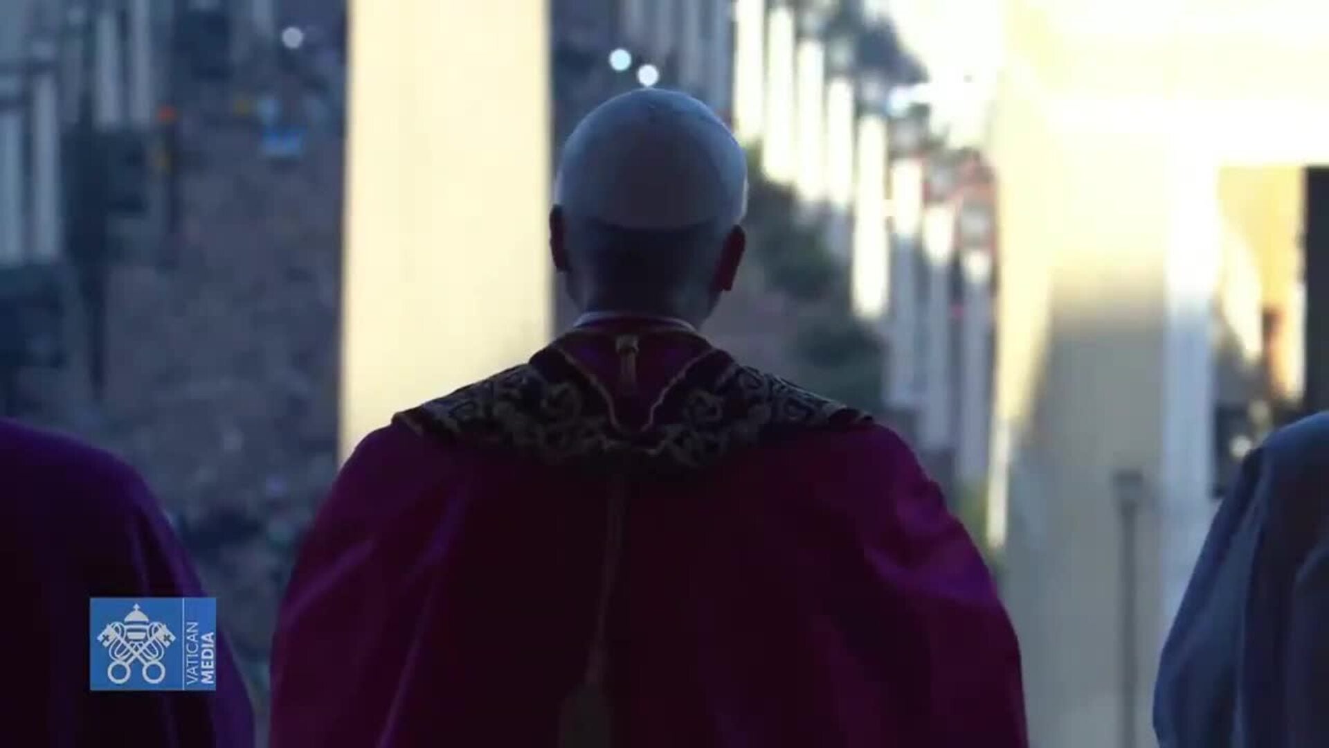 Así ha salido el nuevo Papa Leon XIV al balcón de la Basílica de San Pedro
