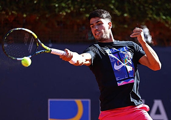 Carlos Alcaraz se ejercita en el Foro Itálico de Roma.