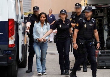 Ana Julia Quezada es trasladada por la Policía al juicio
