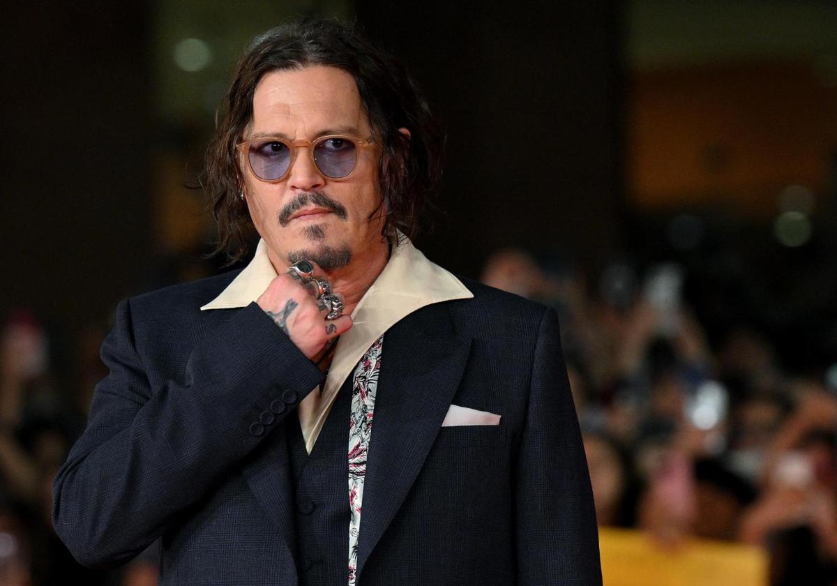 Johnny Depp films in Spain with Penélope Cruz